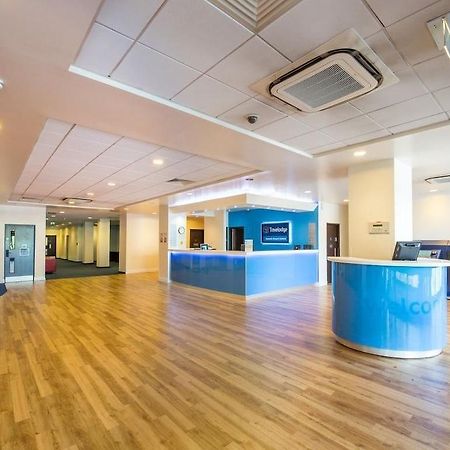 Mercure London Gatwick Airport Horley Bagian luar foto