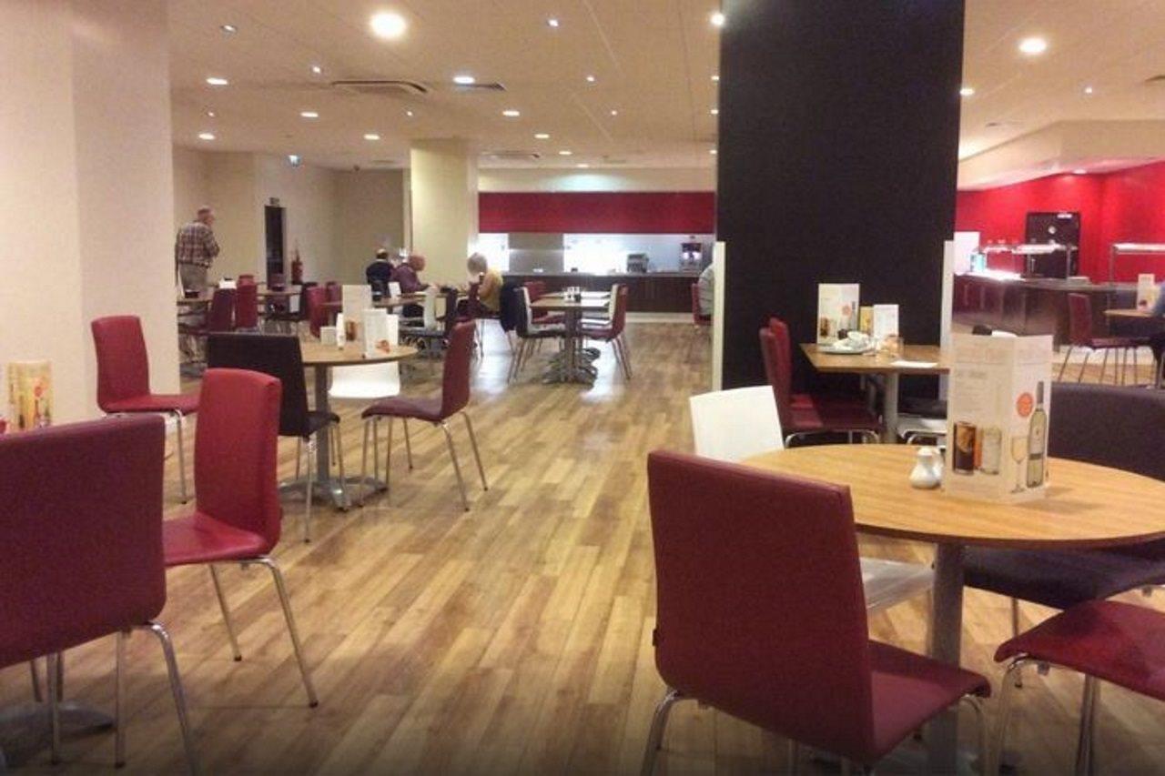 Mercure London Gatwick Airport Horley Bagian luar foto