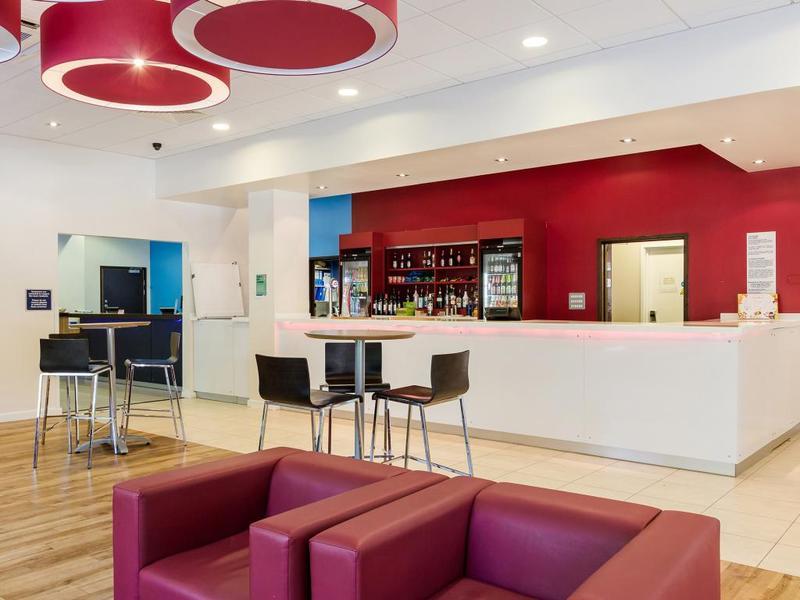 Mercure London Gatwick Airport Horley Bagian luar foto
