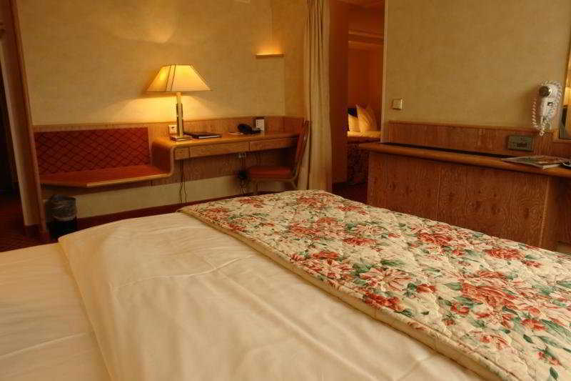 Mercure London Gatwick Airport Horley Ruang foto