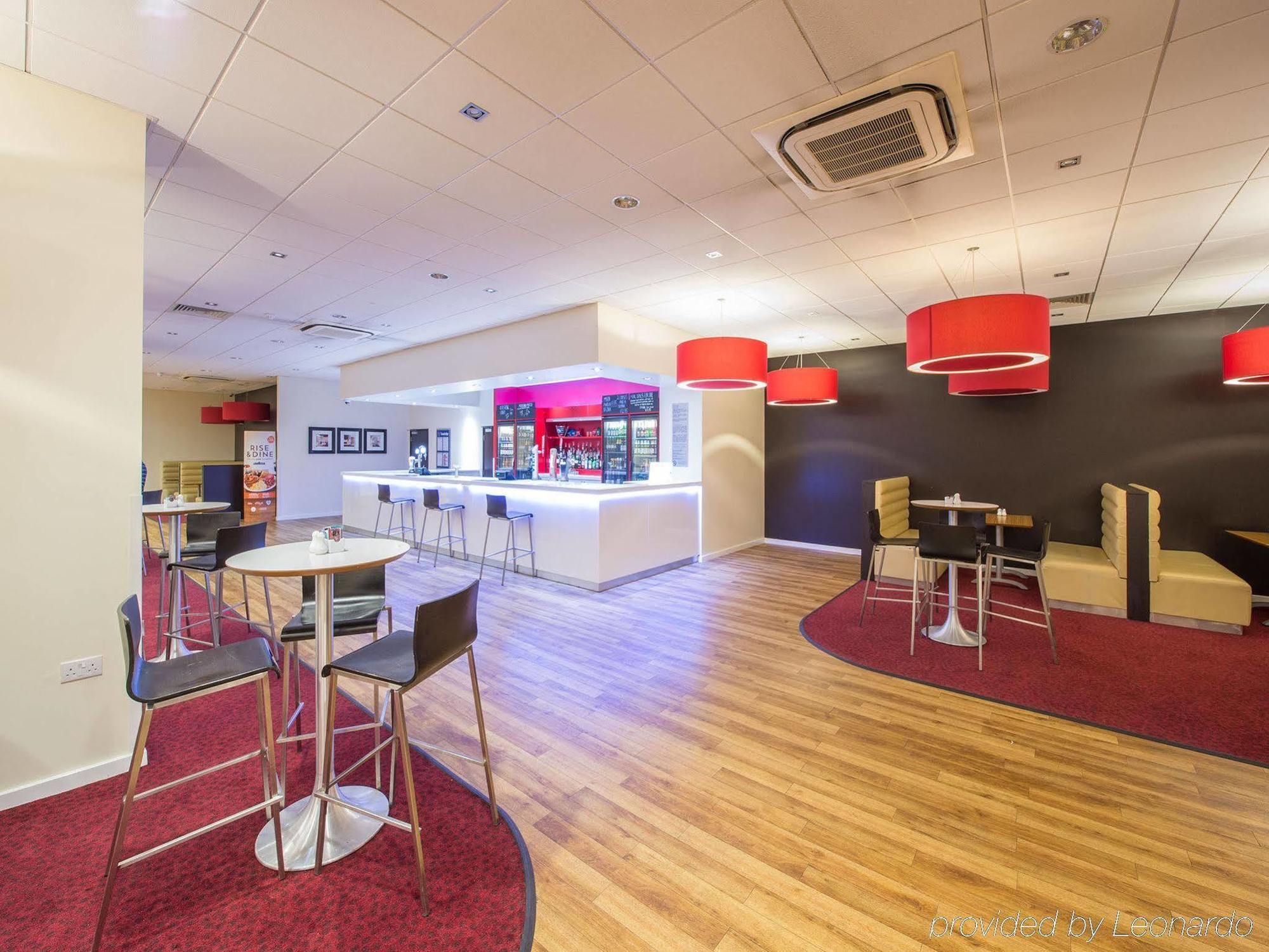Mercure London Gatwick Airport Horley Bagian luar foto