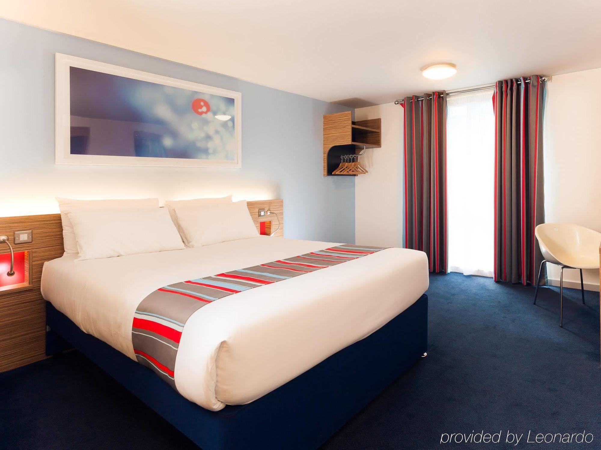 Mercure London Gatwick Airport Horley Bagian luar foto