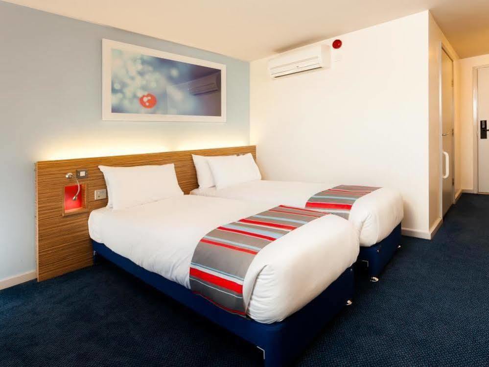 Mercure London Gatwick Airport Horley Bagian luar foto