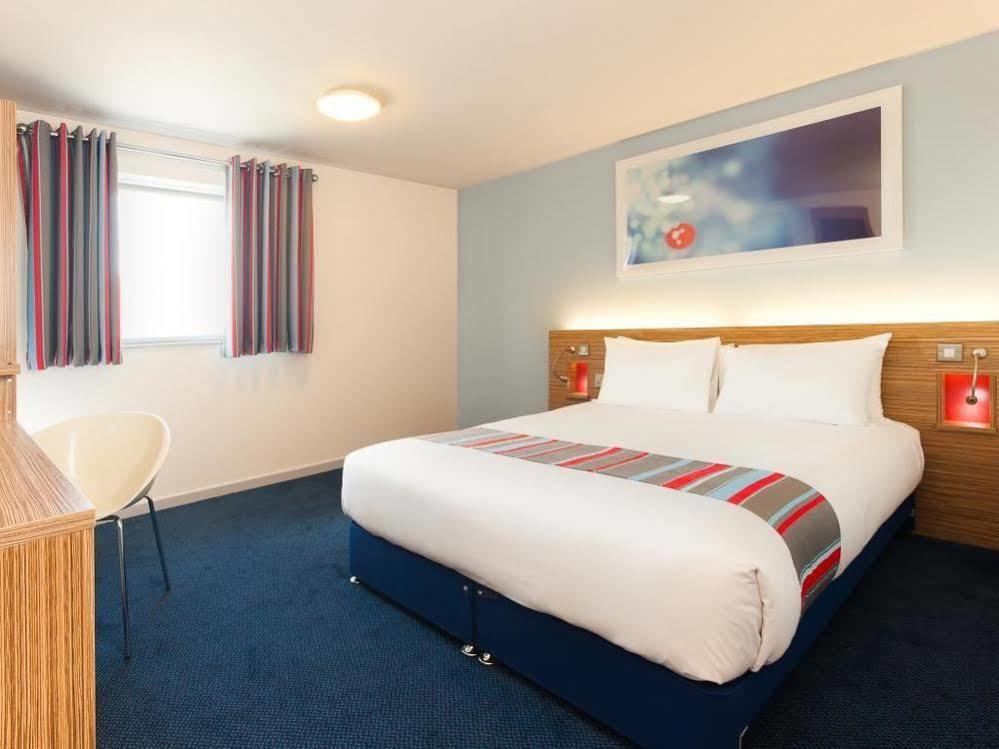 Mercure London Gatwick Airport Horley Bagian luar foto